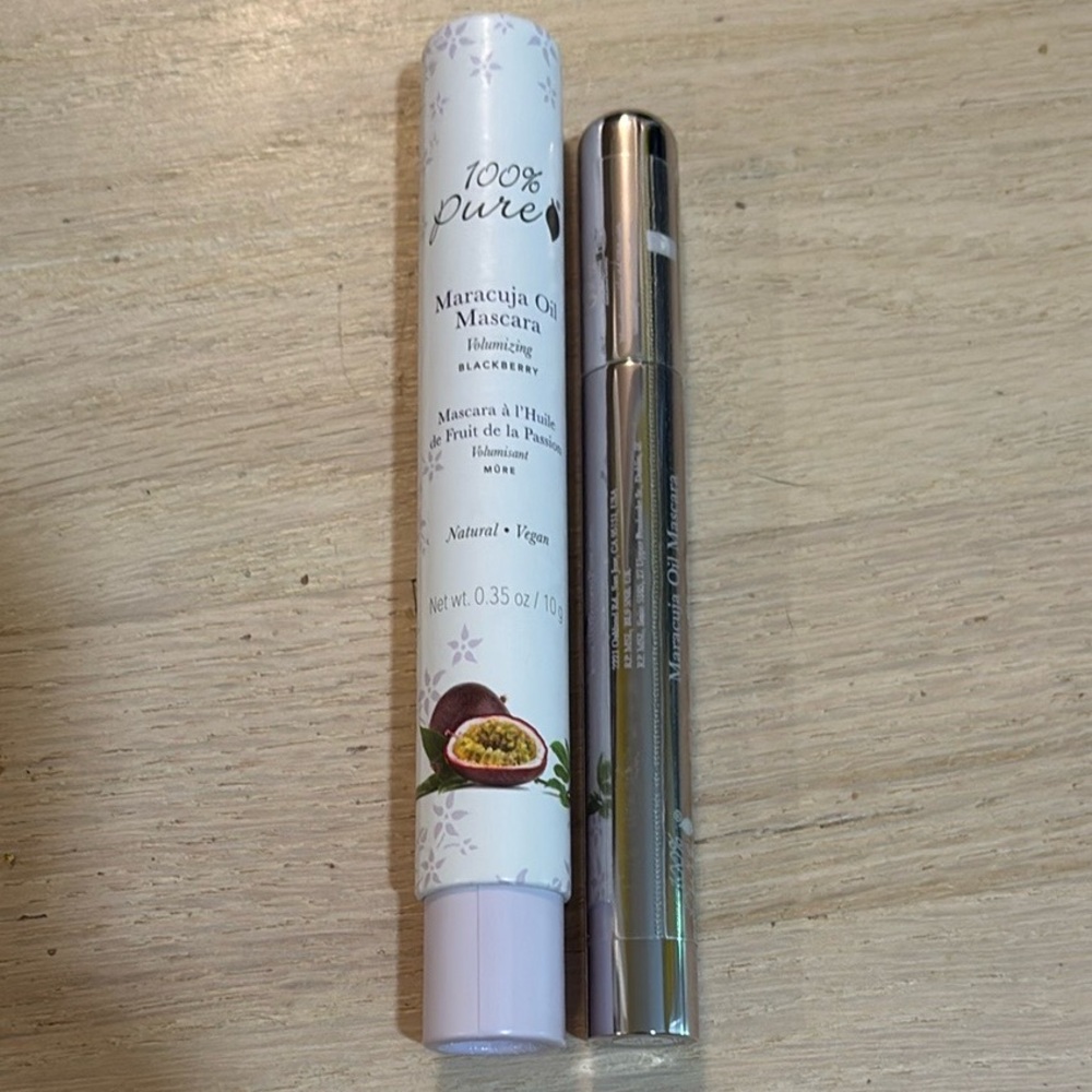 NEW 100% Pure Cosmetics Maracuja Oil Mascara Volumizing color Blackberry
